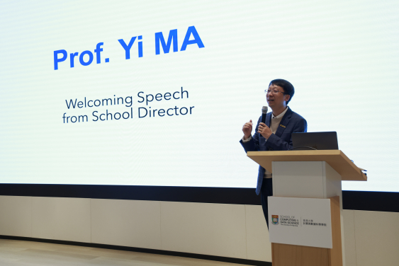 港大計算與數據科學學院院長馬毅教授於上海舉辦的學生迎新日上，鼓勵學生勇於突破自我，積極探索在香港以外難以實現的多元學習體驗。